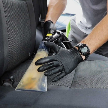 تنظيف السيارات العميق في المنزل بعد المطر في أبوظبي